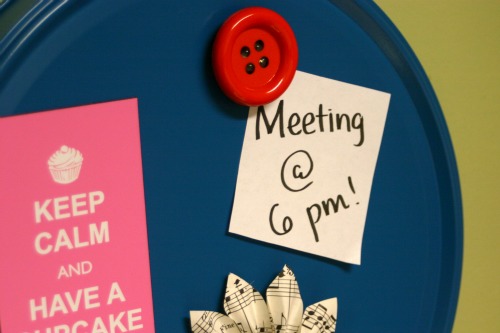 Recycle a Popcorn Tin Lid: Magnetic Memo Board