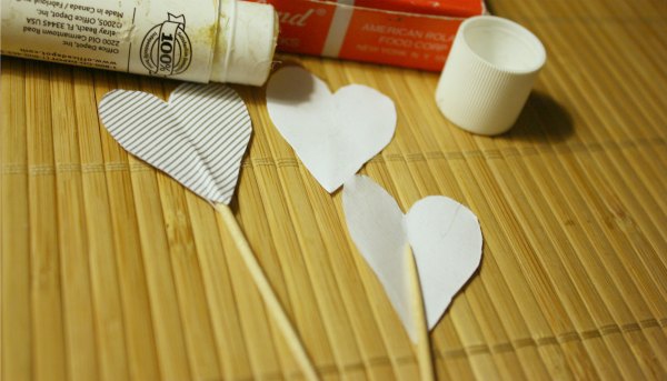 Valentine's Day Crafts: Sweet Heart Shaped Dessert Toppers