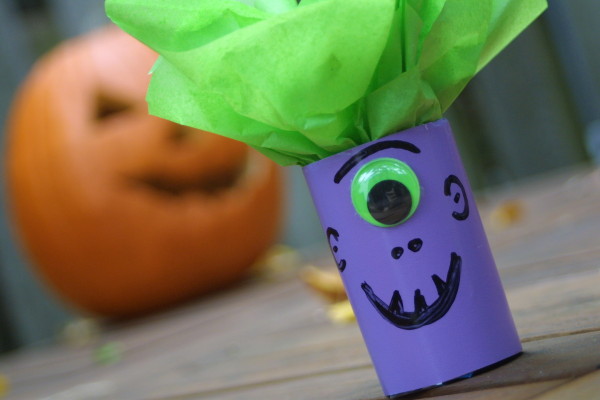 Halloween Crafts: DIY Candy Holders