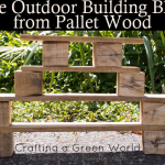 Make your kiddos a set of outdoor building blocks, using nothing more than the ubiquitous wooden pallet.