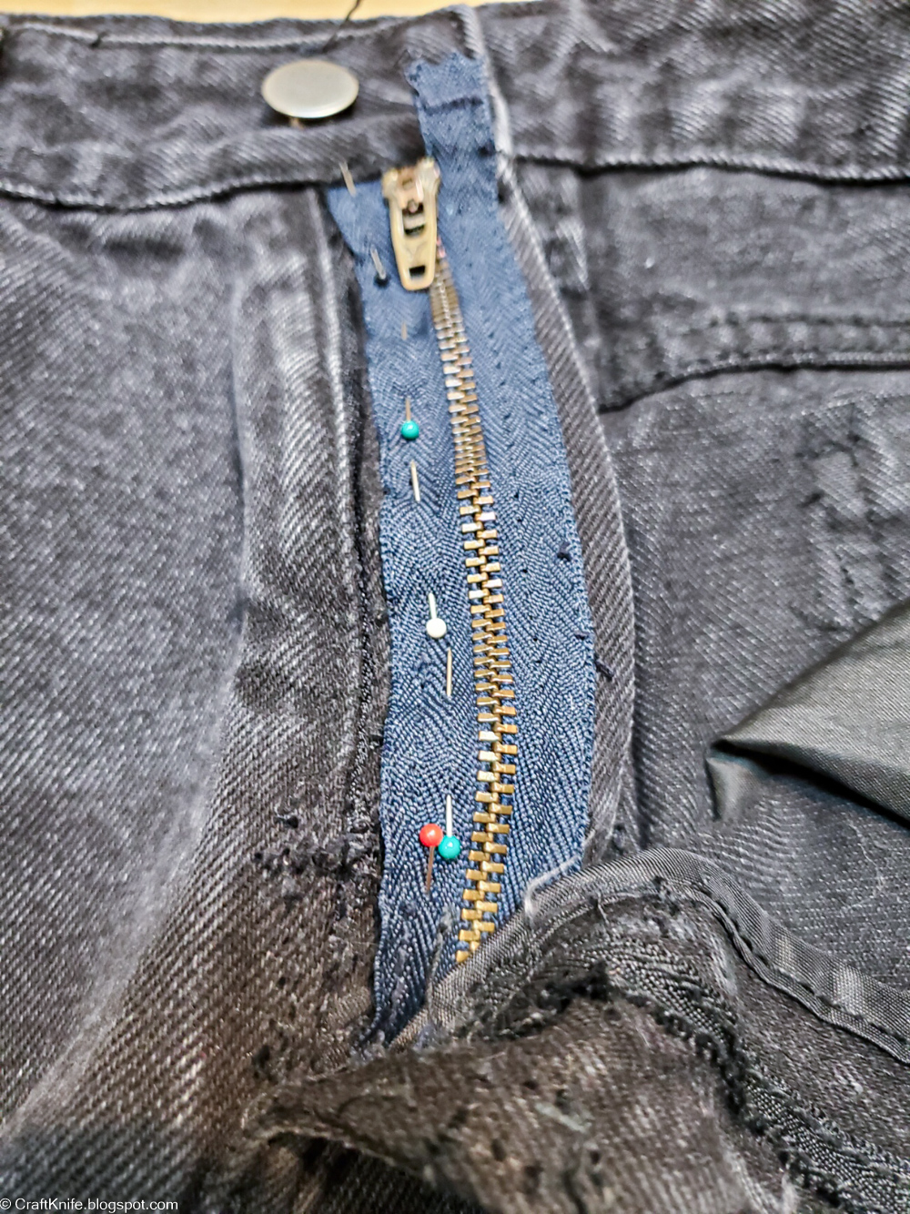 How to Replace the Zipper in a Pair of Pants