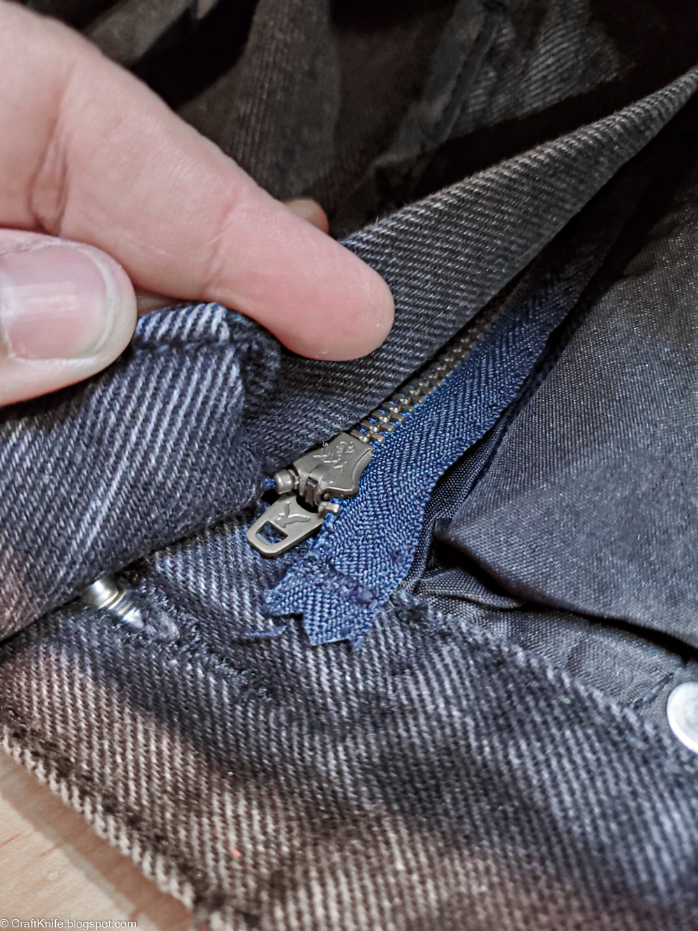 How to Replace the Zipper in a Pair of Pants