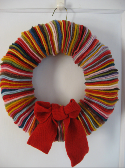 felted wool sweater wreath via Recovergirl